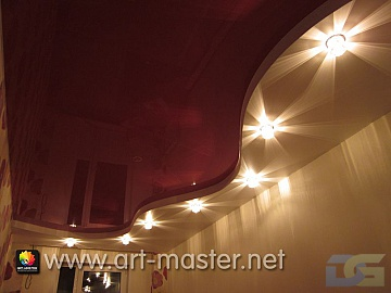 изогнутая по горизонтали форма натяжного потолка